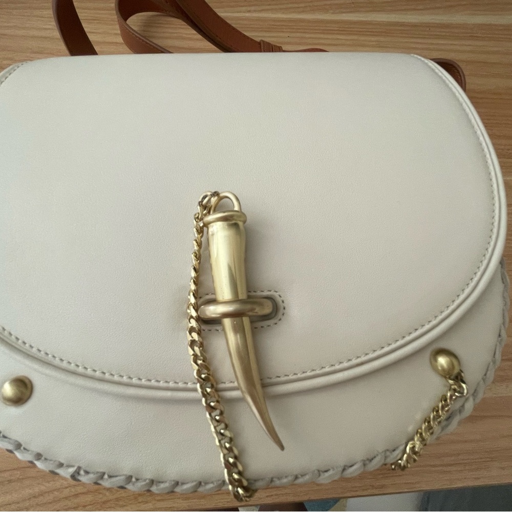 Chic Cream Crossbody Bag with Gold Chain